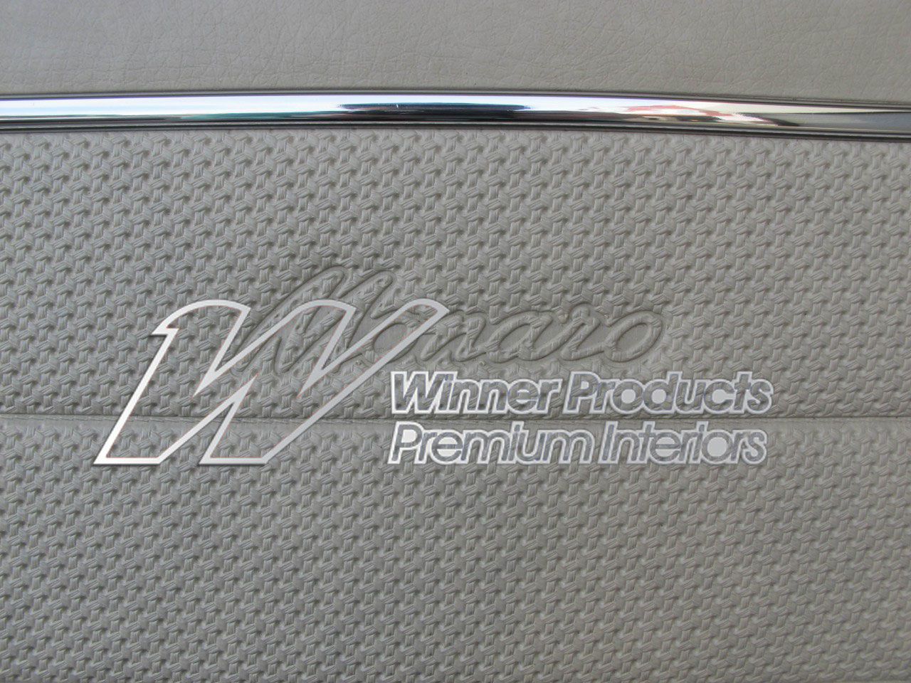 Holden Monaro HT Monaro GTS Coupe 18Y Sandalwood & Black & Houndstooth Door Trims (Image 3 of 4)