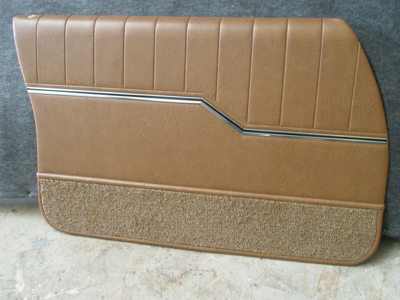 Holden Monaro HQ Monaro GTS Sedan Mar-Sep 74 39Y Chestnut & Cloth Door Trims (Image 2 of 2)