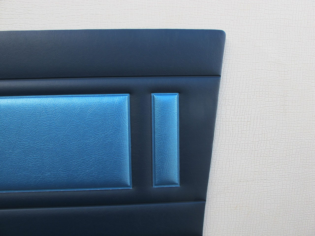 Holden Special EH Special Sedan C31 Saxe & Columbine Blue Door Trims (Image 14 of 15)