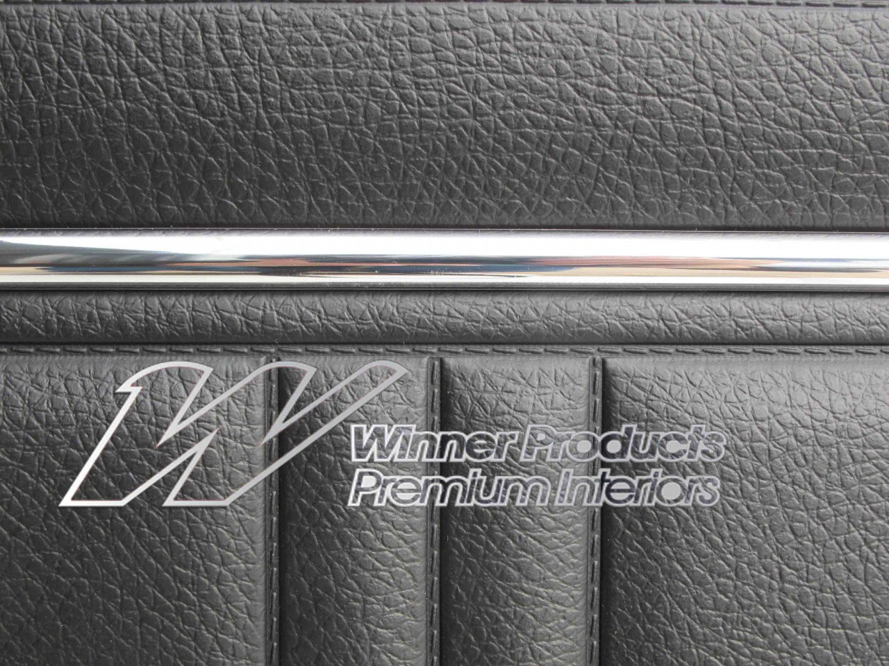 Holden Kingswood HG Kingswood Sedan 10G Black & Cloth Door Trims (Image 11 of 17)