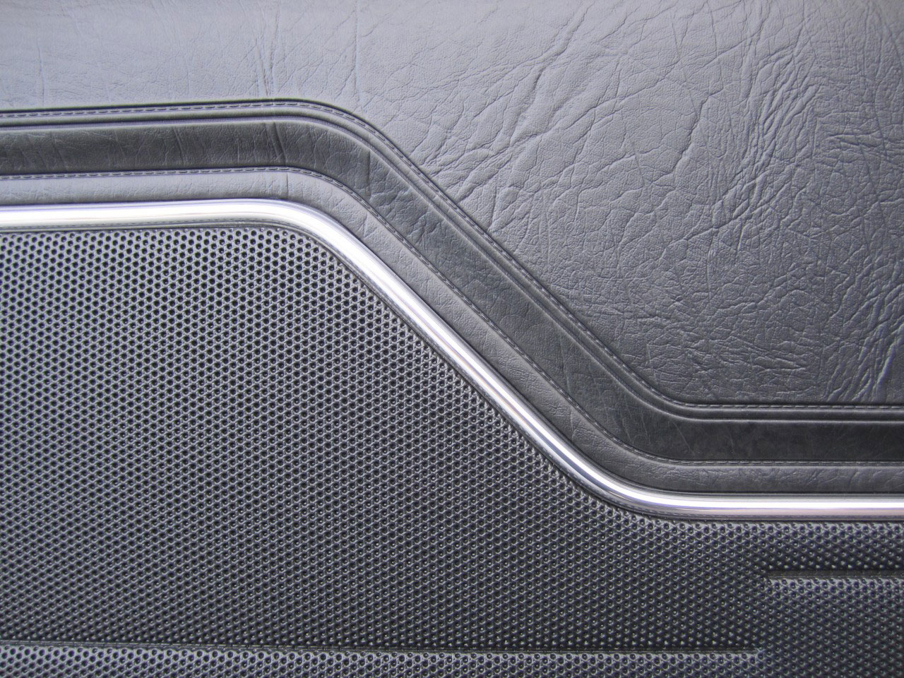 Holden Monaro HJ Monaro GTS Coupe 18V Slate Black Door Trims (Image 8 of 15)