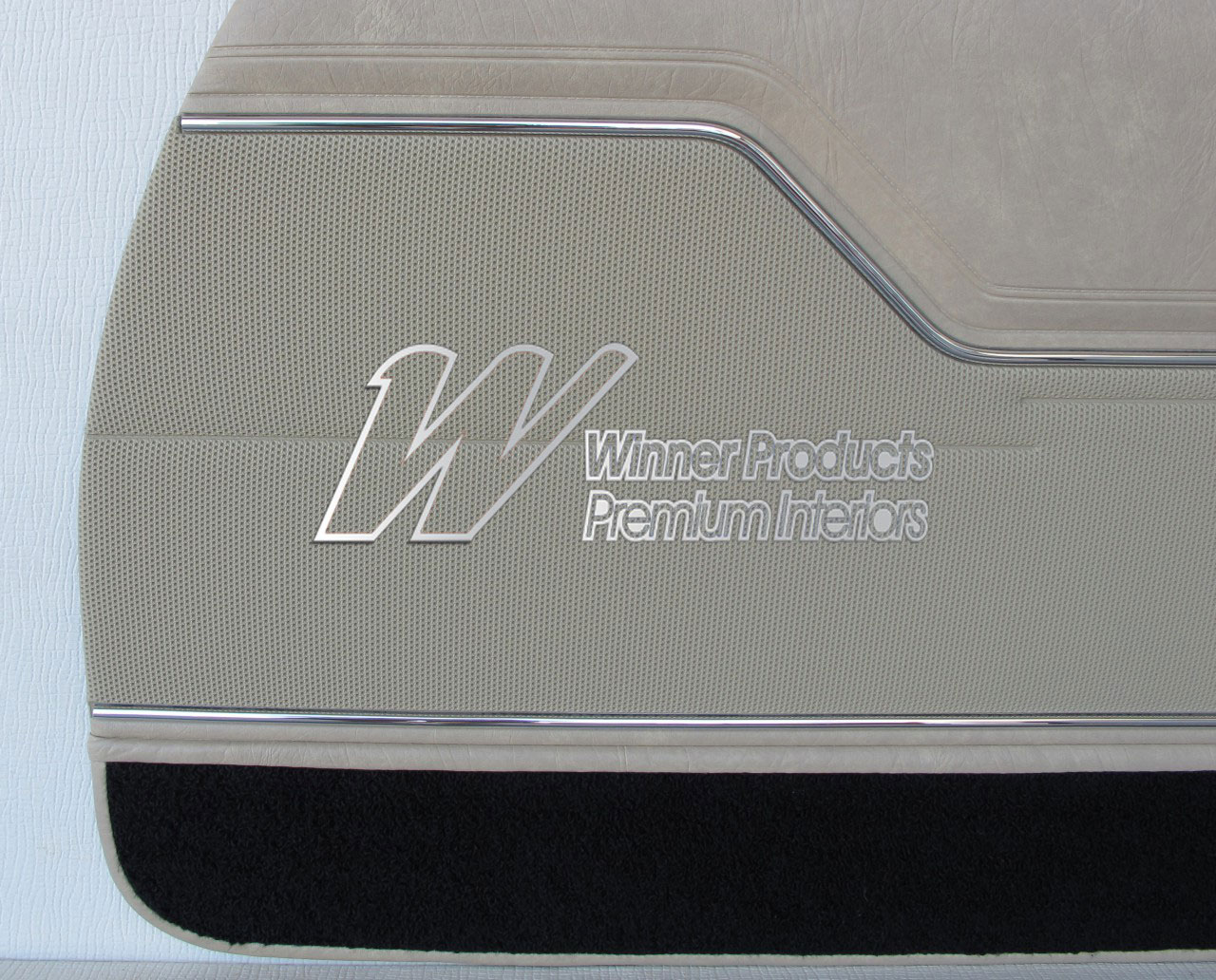 Holden Monaro HJ Monaro GTS Sedan 60Z Chamois/Black & Cloth Door Trims (Image 5 of 5)