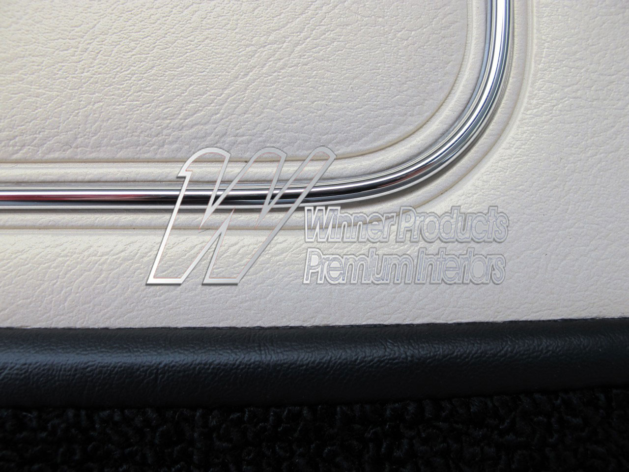 Holden Monaro HK Monaro GTS Coupe 18Y Parchment & Black Door Trims (Image 13 of 18)