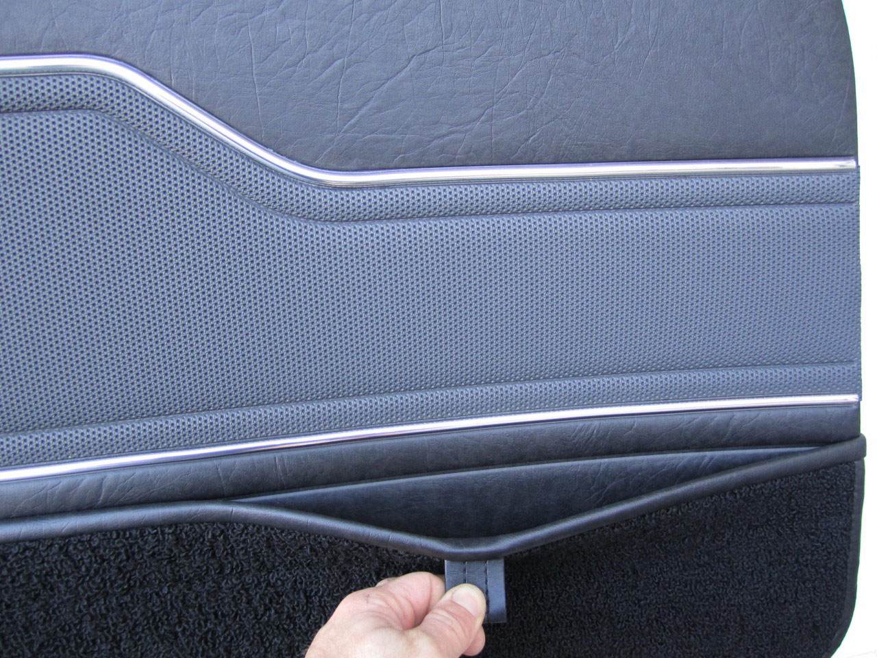 Holden Torana LX Torana SS Hatch 18V Slate Black & Printed Stripe Door Trims (Image 12 of 12)