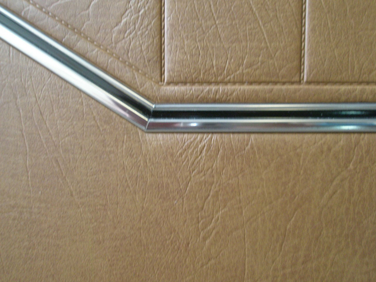 Holden Premier HQ Premier Sedan Mar73-74 39R Chestnut Door Trims (Image 4 of 4)