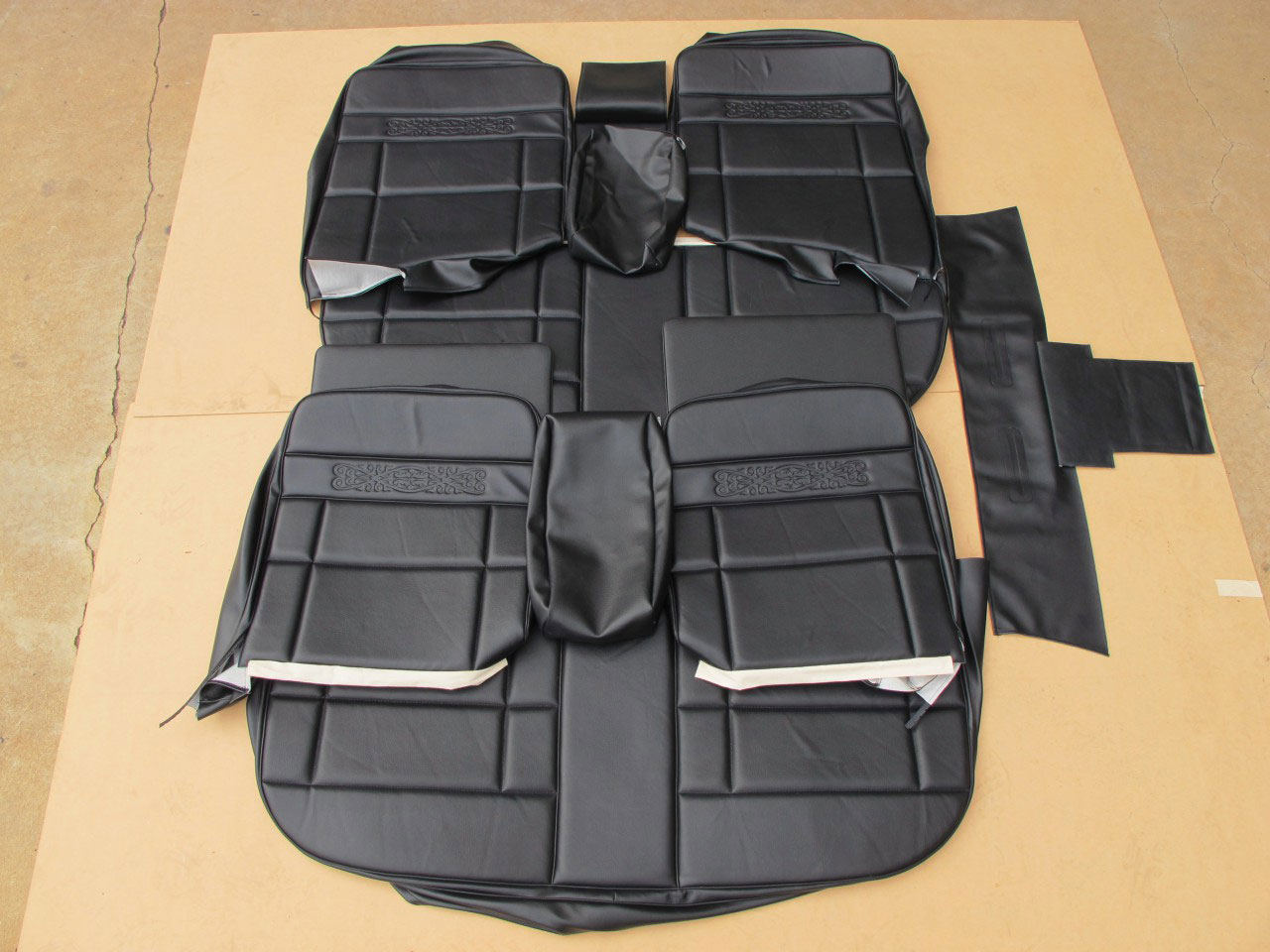 Holden Premier HT Premier Sedan 10R Black Seat Covers (Image 8 of 10)