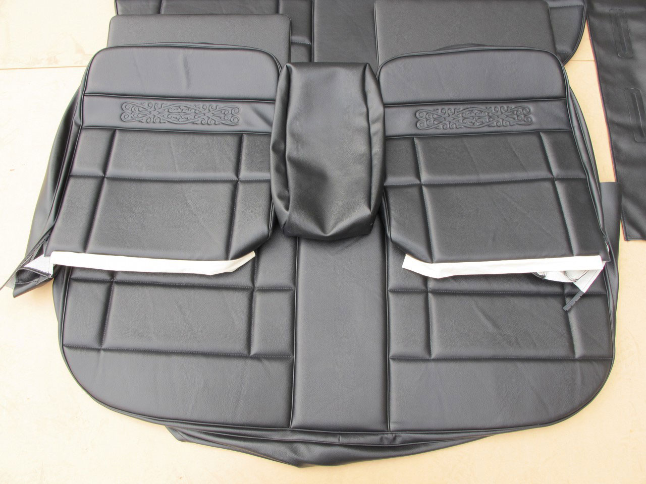 Holden Premier HT Premier Sedan 10R Black Seat Covers (Image 9 of 10)